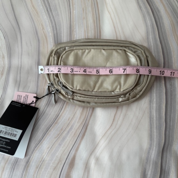 NEW! Baggallini On the Go Waist Belt Pack Tan "Chalk Gloss" Ripstop $70 - Picture 6 of 15